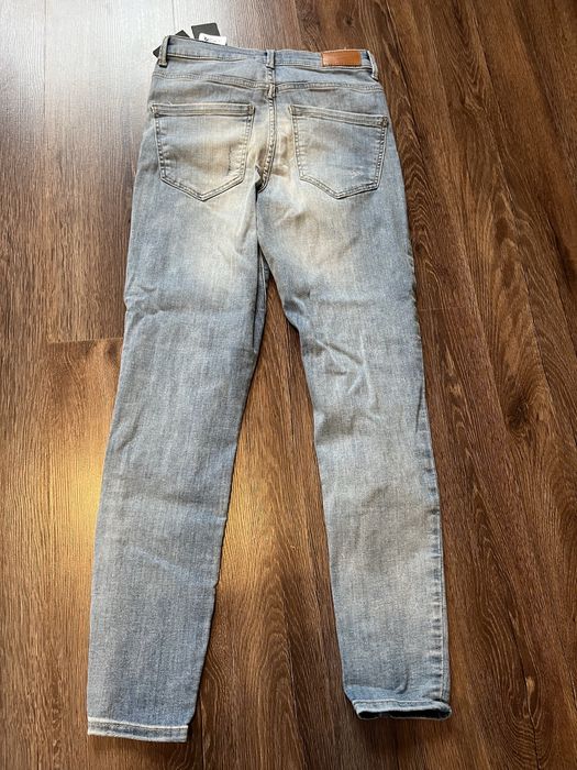 Nowe spodnie jeansowe vero moda przetarcia