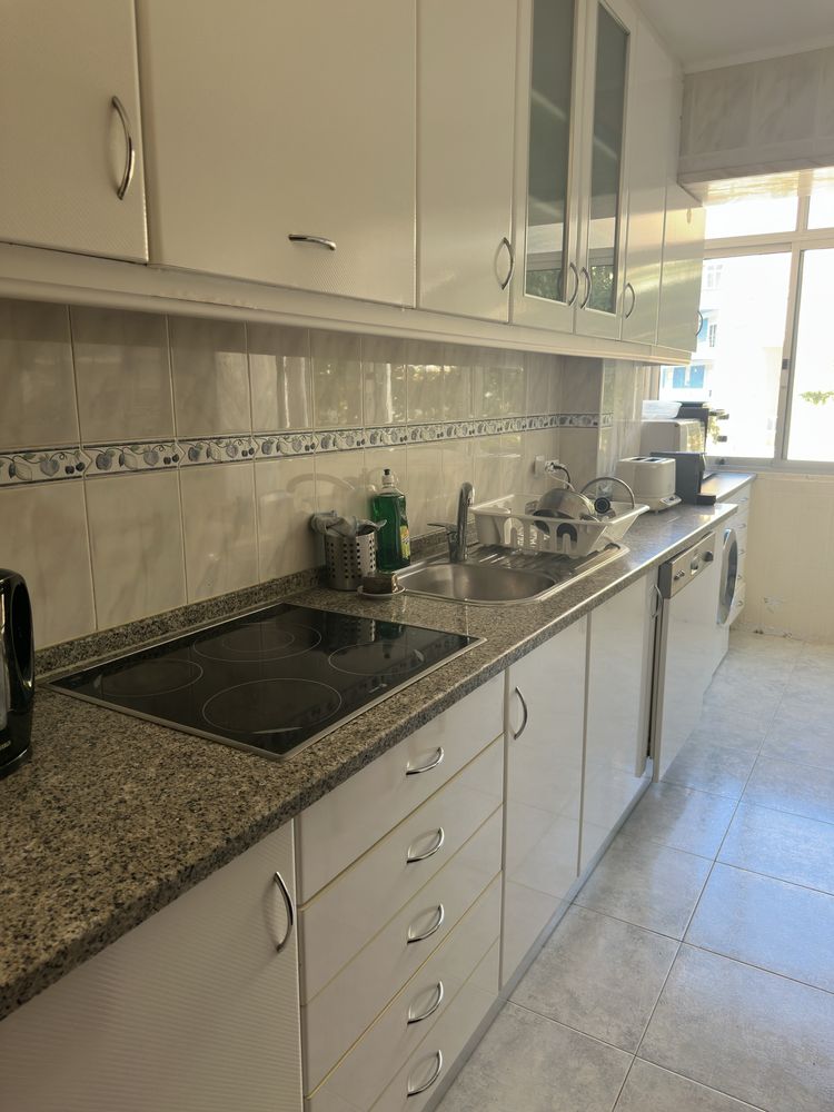Alugo quarto junto à NOVA FCT no Monte da Caparica
