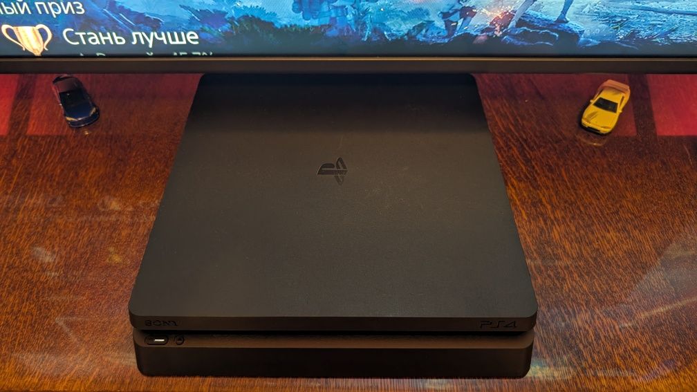 PS4 SLIM 500 Gb +3 геймпади та 5 ігор