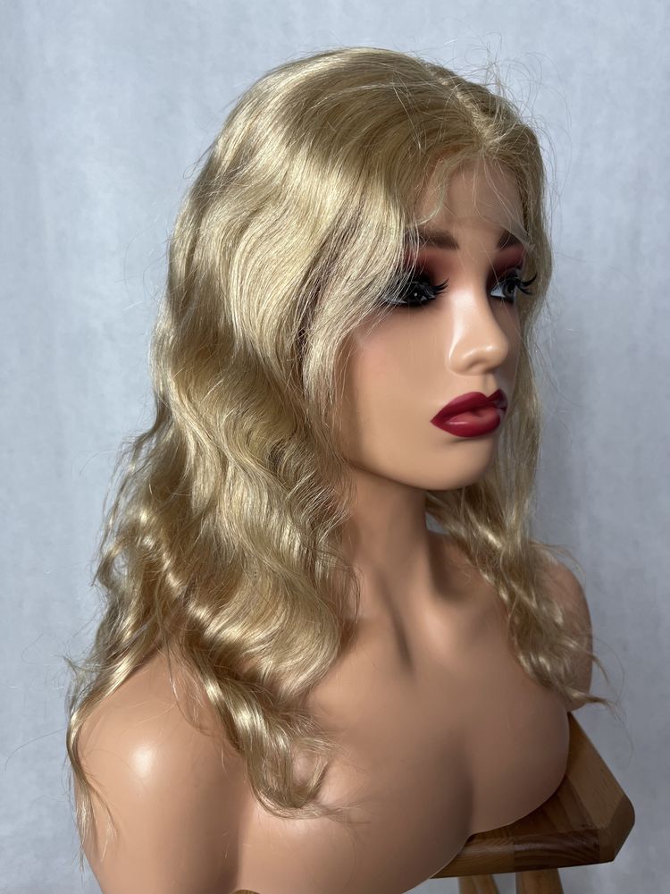Przepiękna falowana peruka włosy naturalne blond jasna