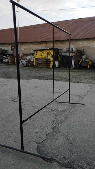 Стойки для одежды металлические