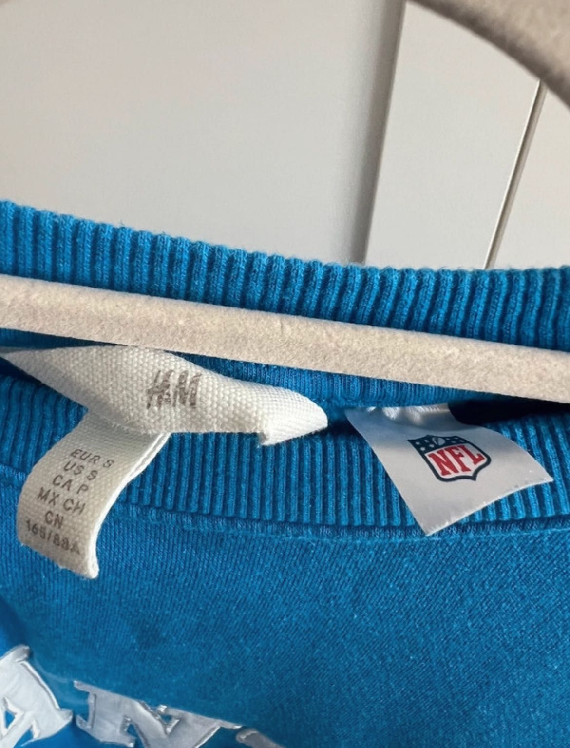 bluza niebieska z napisem