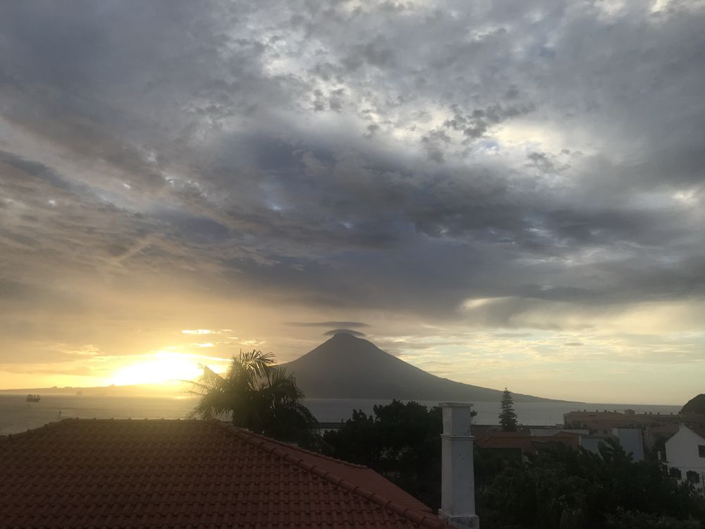 Tour ao Pôr do Sol na Ilha do Faial com Degustação de Queijos Locais