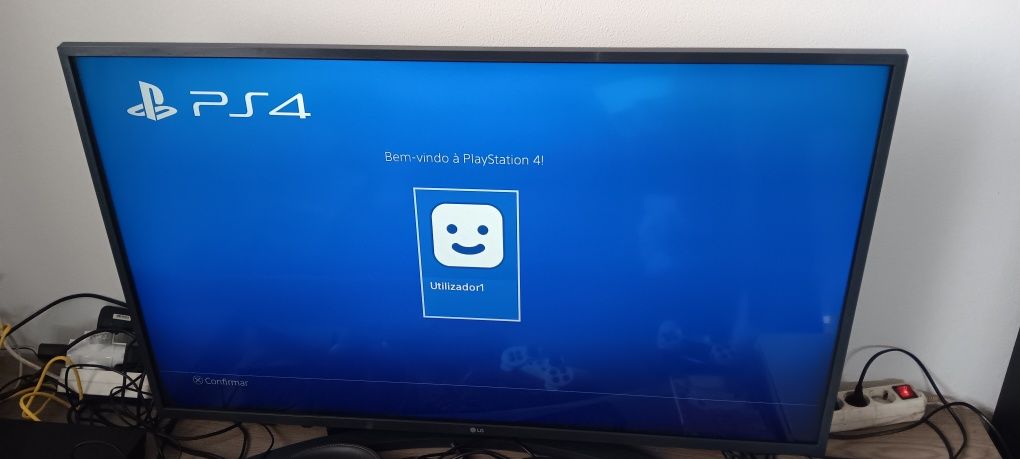 PS4 500Gb + comando + jogo