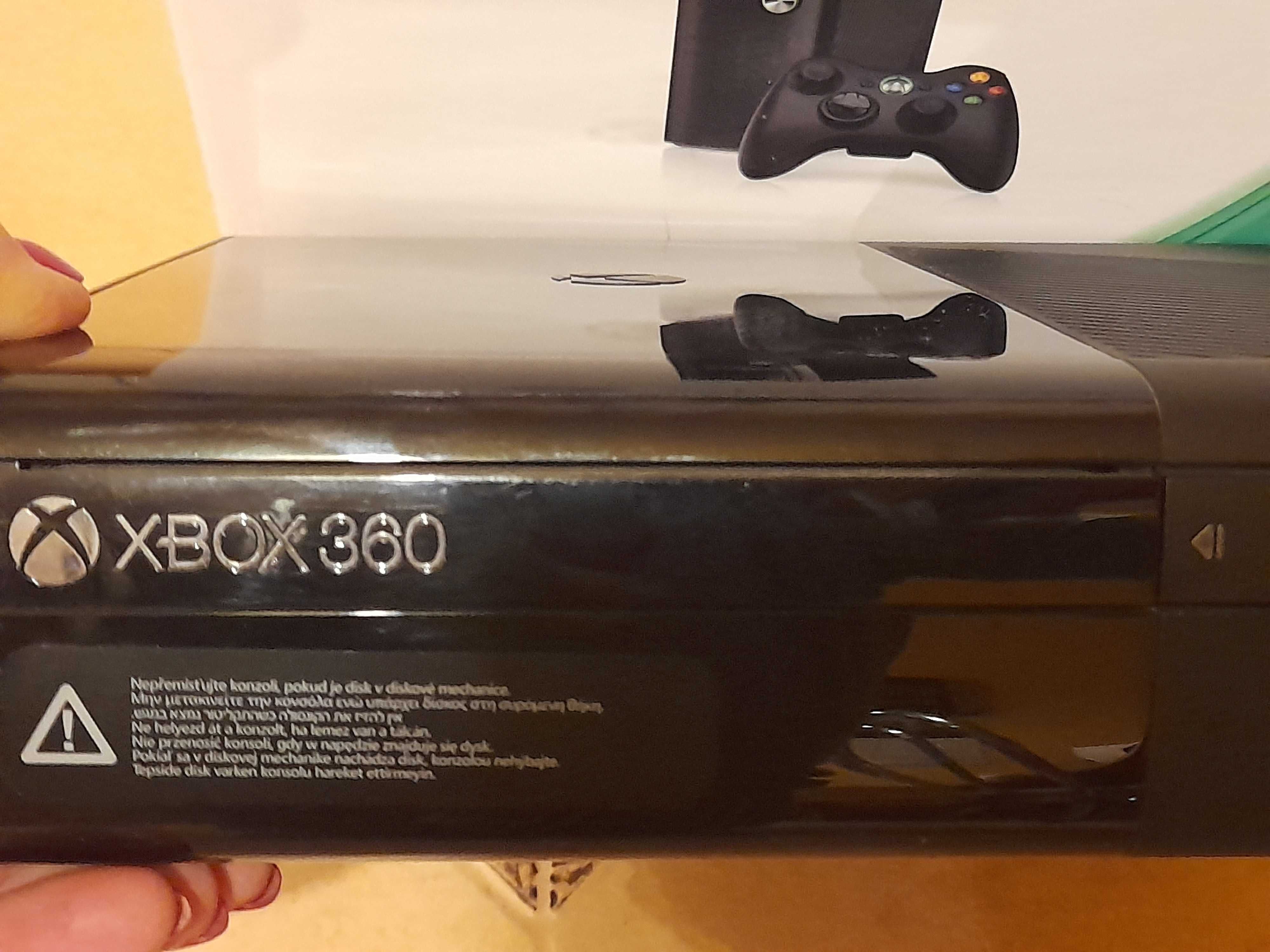 Sprzedam Konsolkę X BOX 360 500 GB plus SENSOR RUCHU KINEEKT