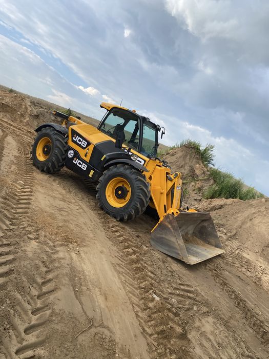 Usługi  ładowarką jcb 536-60 agri