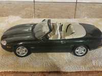 Model Jaguar XK 8 firmy maisto