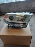 Lampa przednia prawa do dodge Durango 14-20r