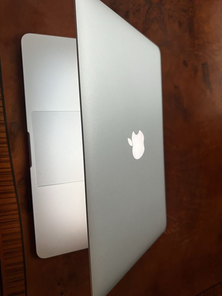 MacBook Pro intel i5, 256GB