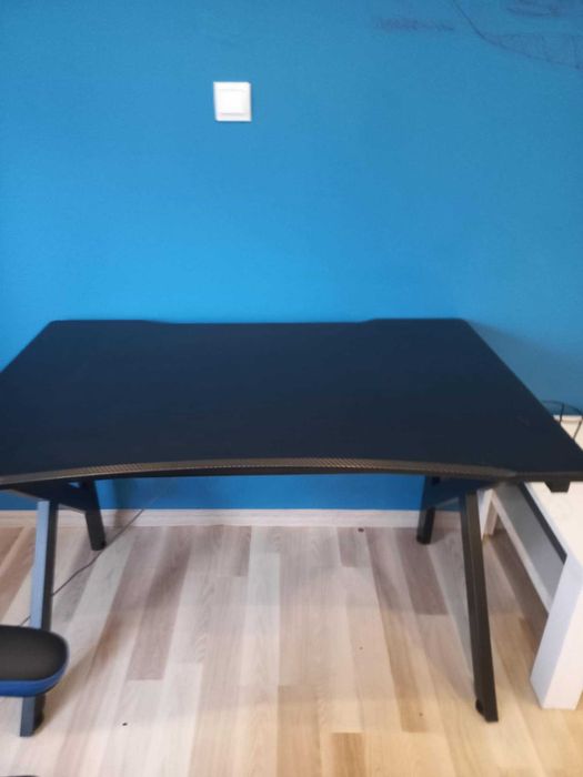 Fotel Gamingowy I Biurko Gamingowe