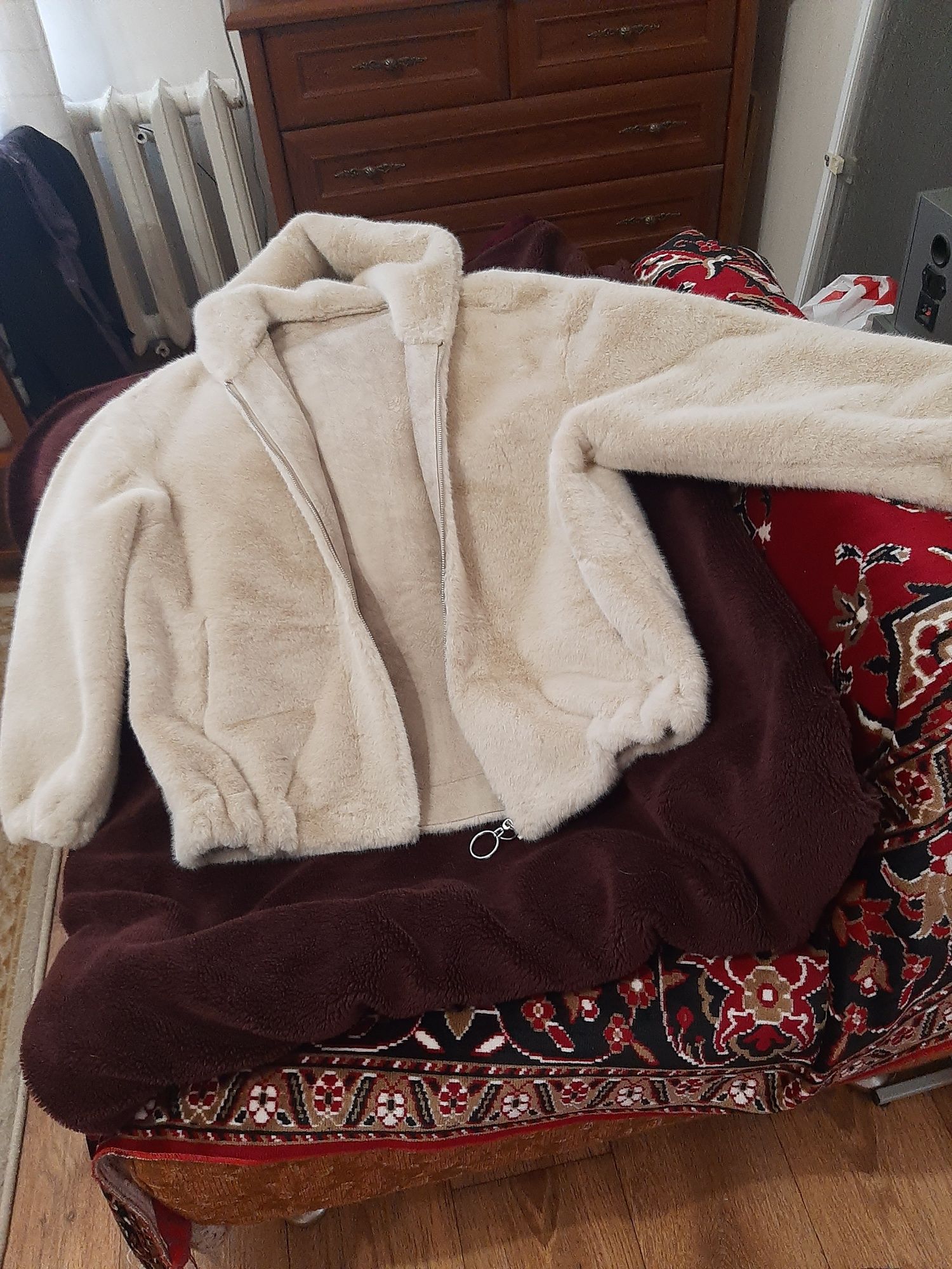 Продам женскую курточку размер 52-54