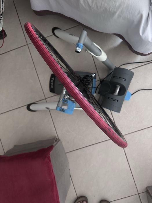 Rolos da TACX e roda para o mesmo