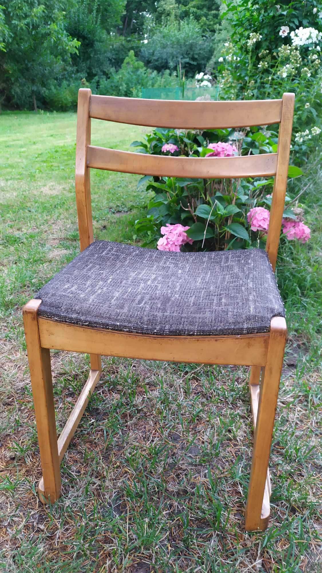 Sprzedam krzesła stylowe drewniane