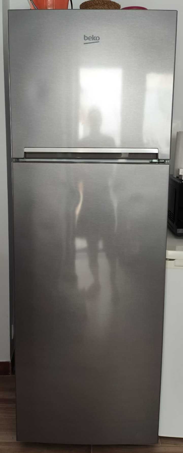Frigorífico BEKO 2 portas com tecnologia NeoFrost – Excelente estado