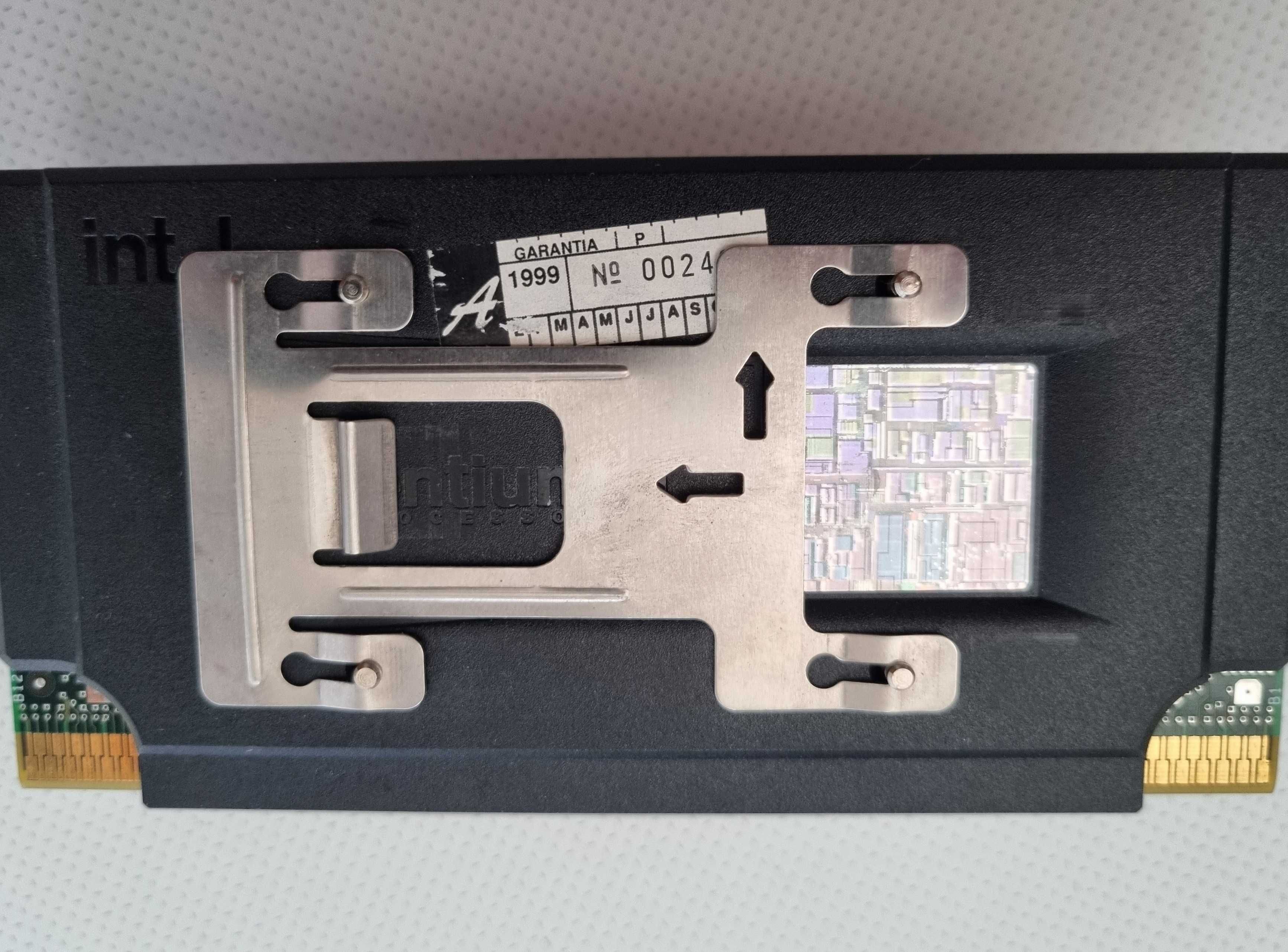 Processador Intel Pentium II MMX - 1997