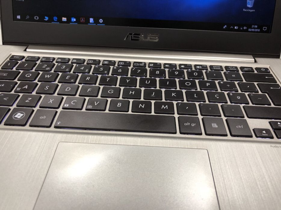 ASUS 13” UX303UA ultrabook i5 10GB ram 64 bit