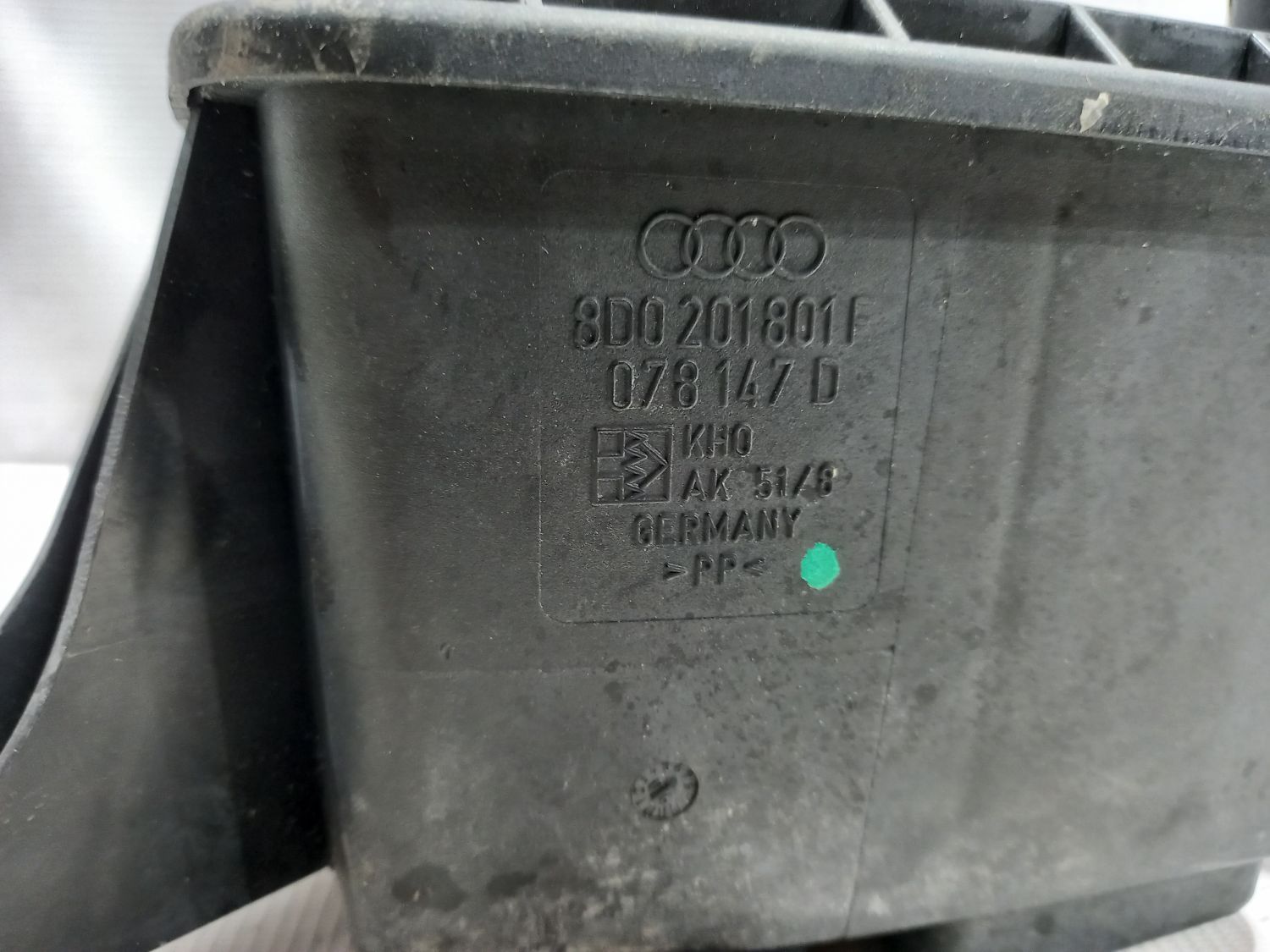 Адсорбер 8D0201801F для Audi A8 D3 2002-2009