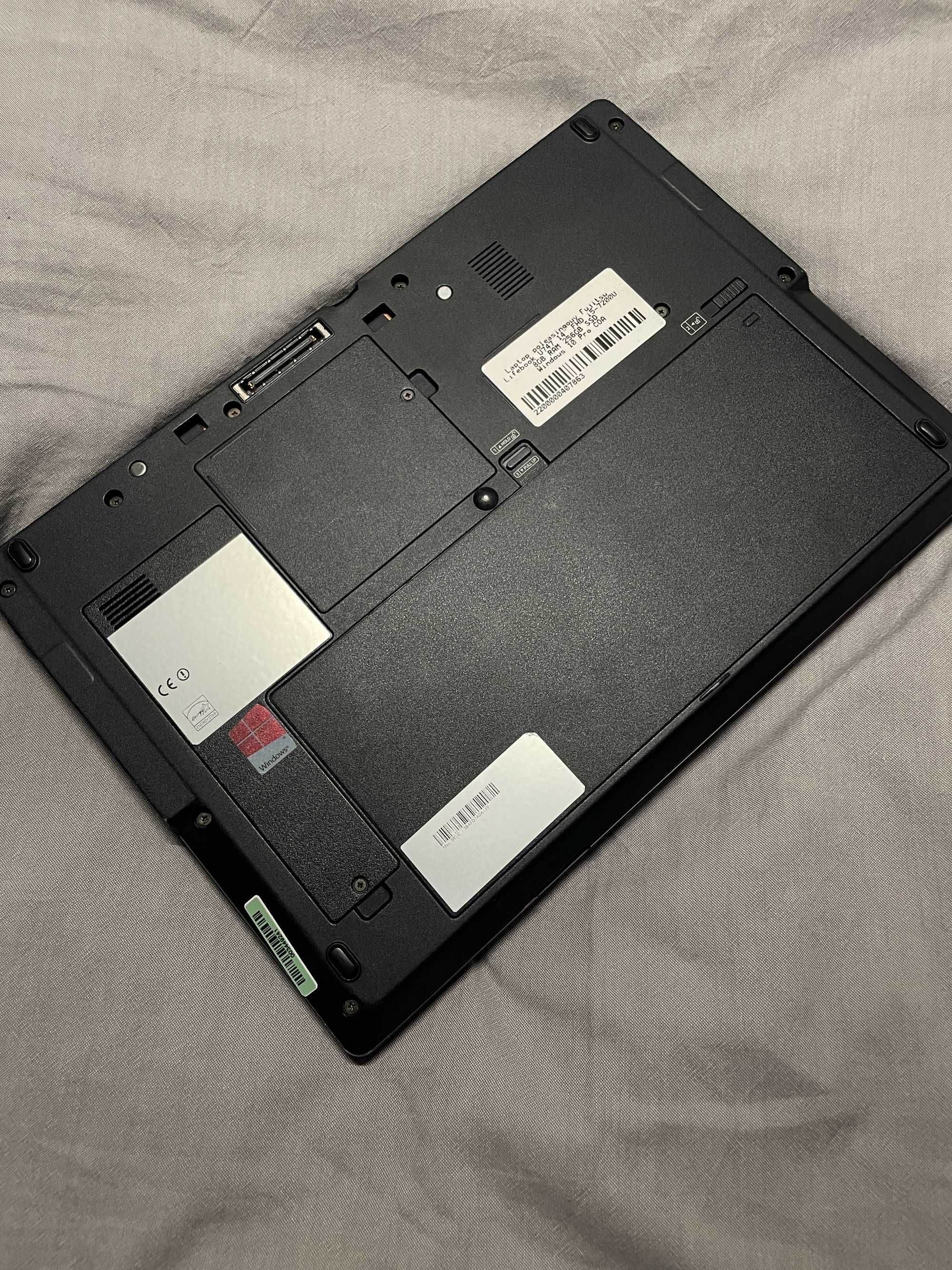 Laptop Fujitsu Lifebook U747 14"