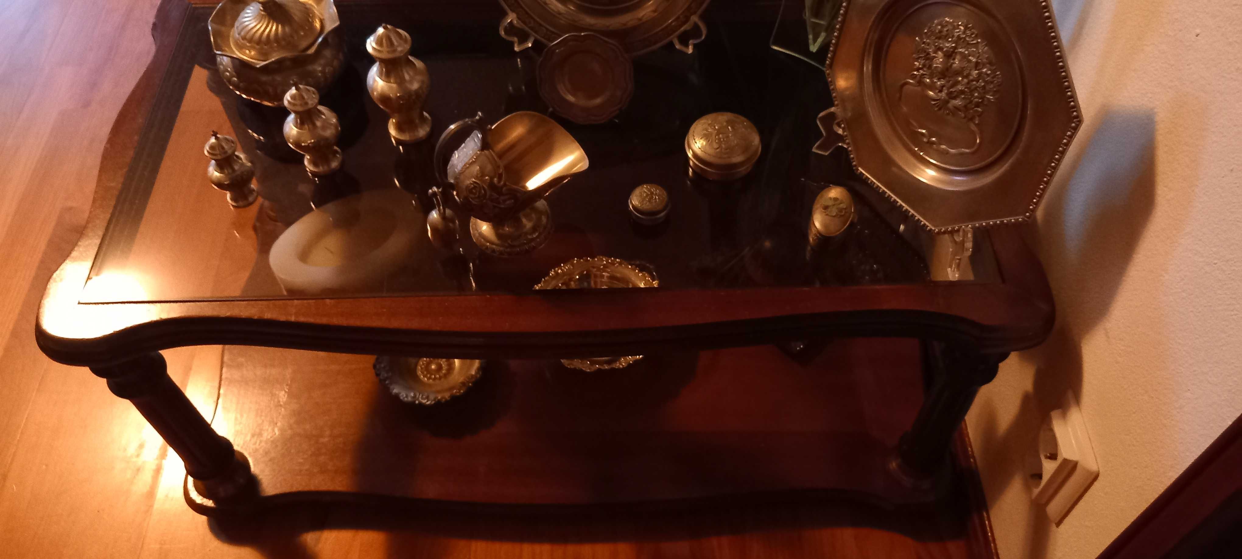 Mesa de apoio em madeira maciça com tampo em vidro