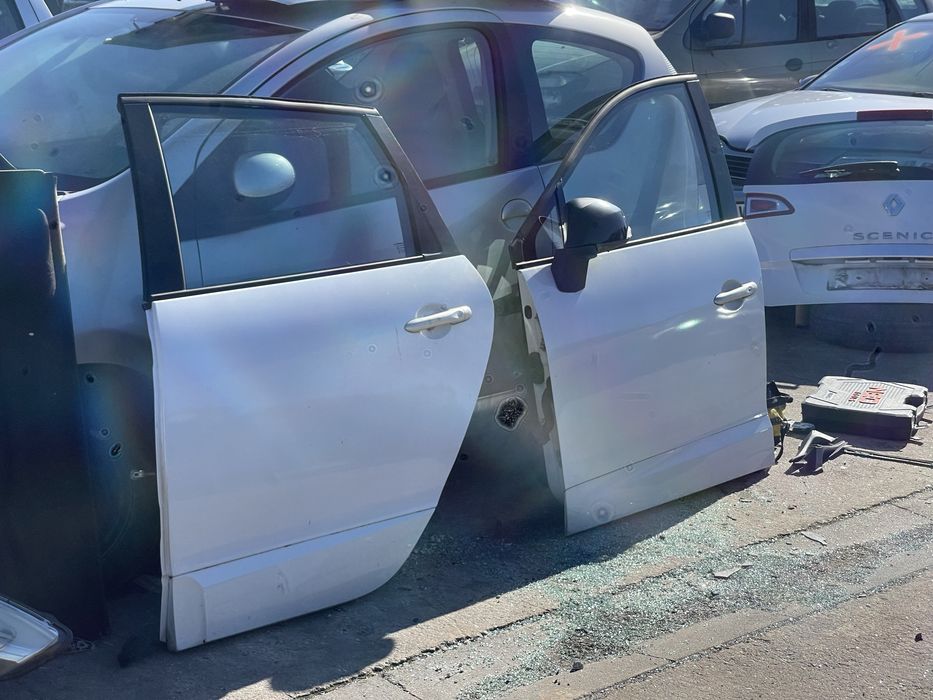 Авторозборка сценік 3 ресталінг запчастини двигун ляда двері фара стоп