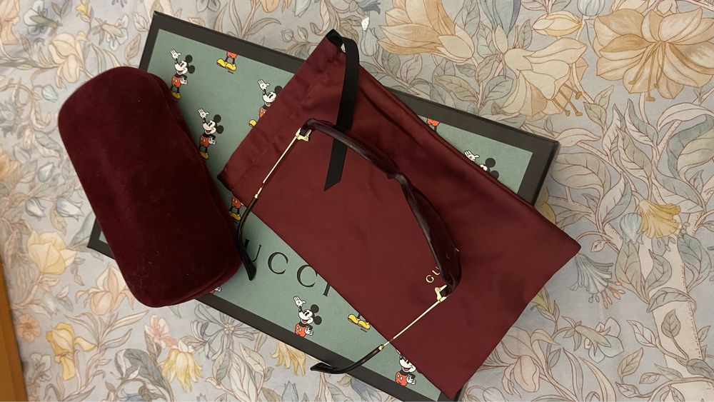 Oculos de sol gucci orginais com caixa e talao URGENTE