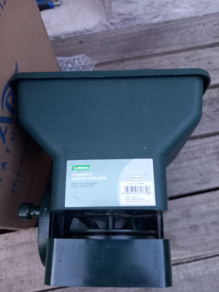 Ręczny rozsiewacz ogrodowy Homebase