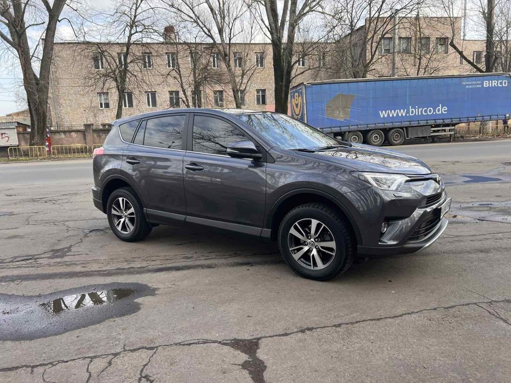 Продам Toyota Rav4 2017