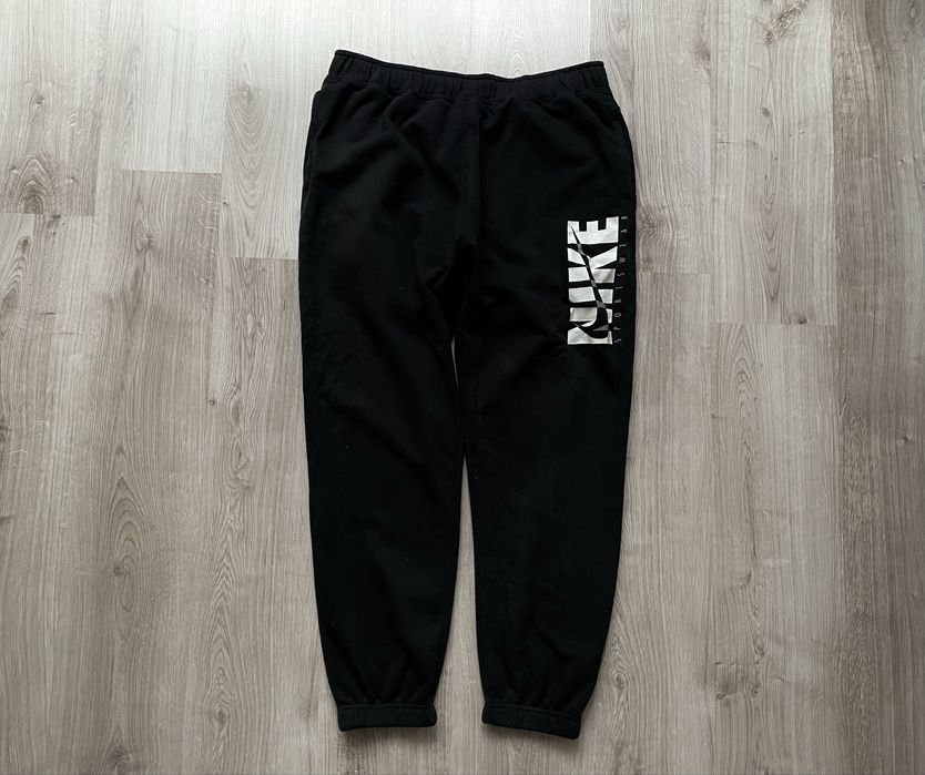 Спортивні штани Nike