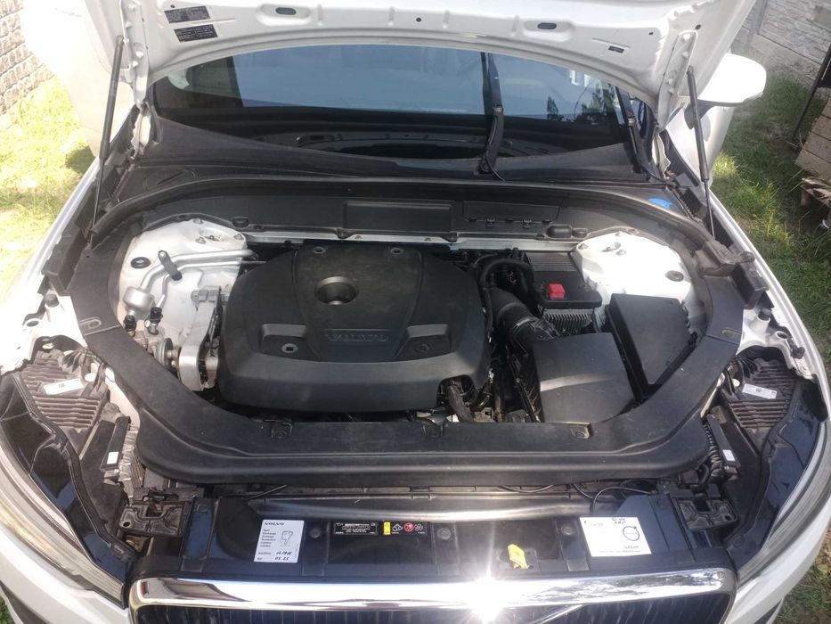 Продаю власний автомобіль VOLVO XC60 Momentum 2018 року