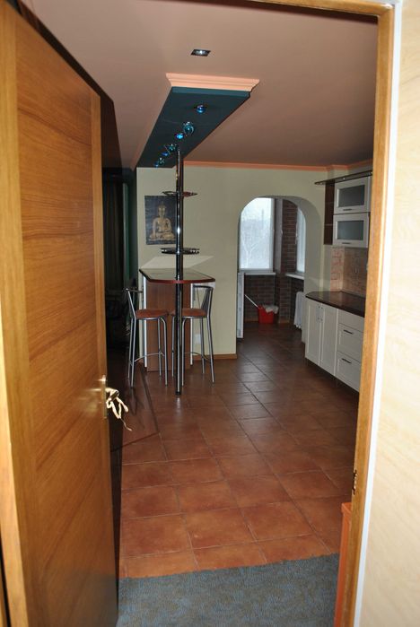 Однокімнатна центр  Небесноі Сотні  8000 + КП