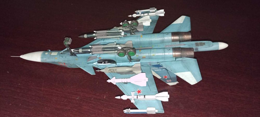 Модель самолета Су-34 1:72