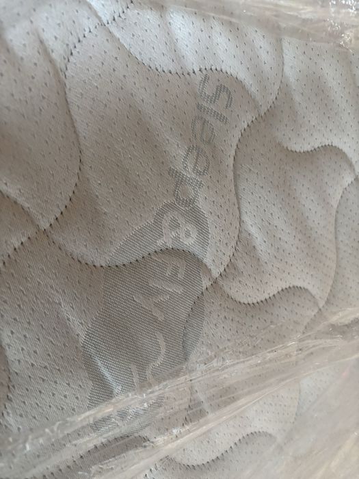 Матрас в стані нового 140х200