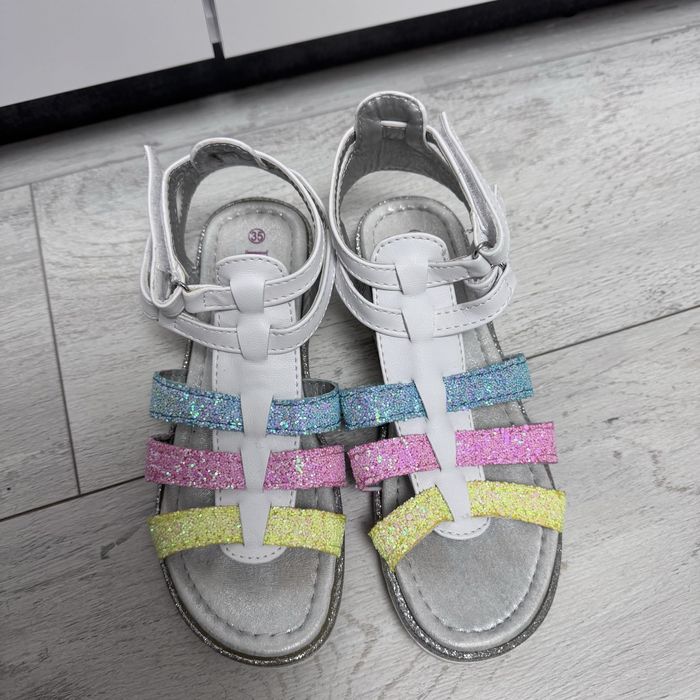 Якісні дитячі босоніжки 35