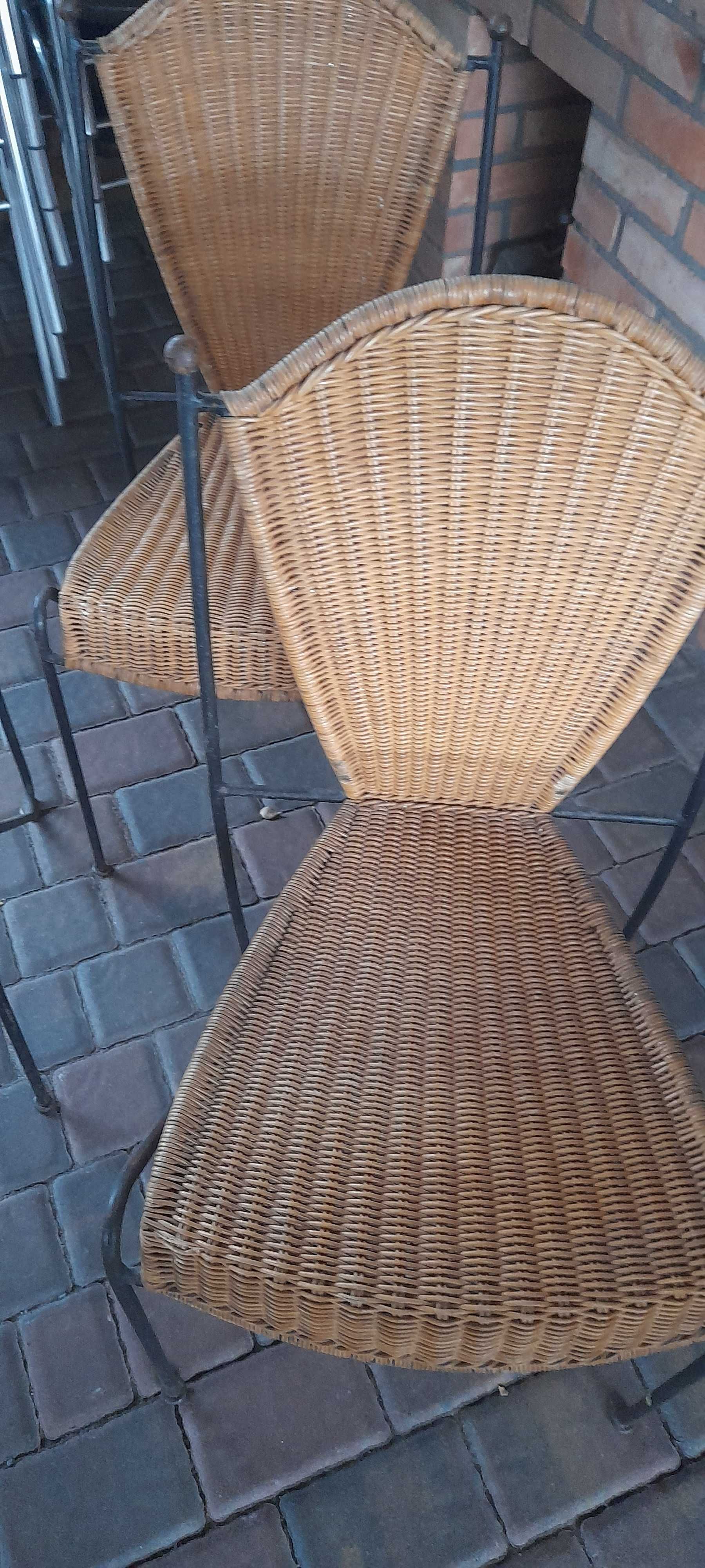 krzesła metalowe