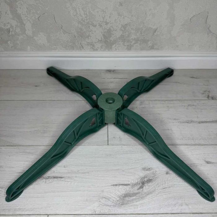 Підставка під ялинку штучну пластик. Ножки под елку искусственную.