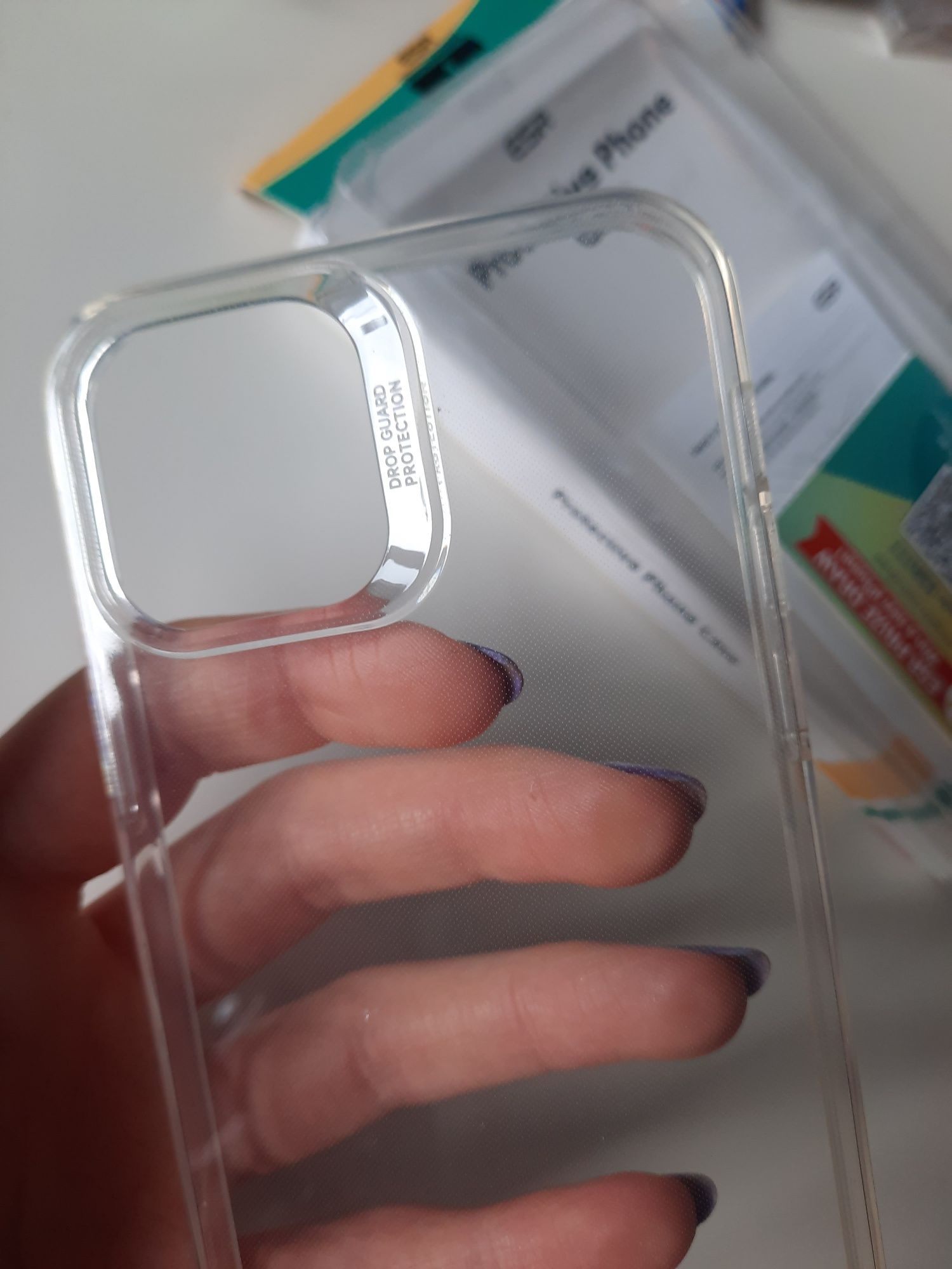 Etui na IPhone 11  marka ESR plus szkło na aparat