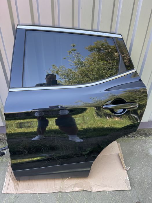 Продам двері задні Nissan Rogue Sport 2017,2018,2019,2020,2021,2022рік