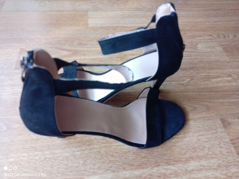 Chinelas de senhora pretas