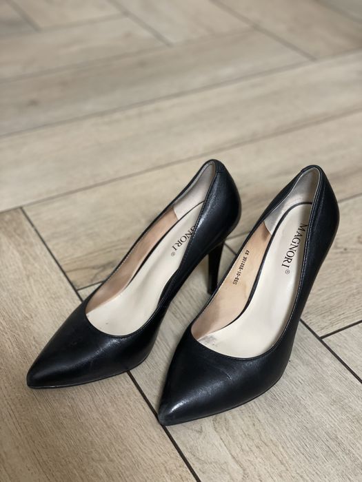 Туфлі лодочки чорні, на каблуці, шкіряні