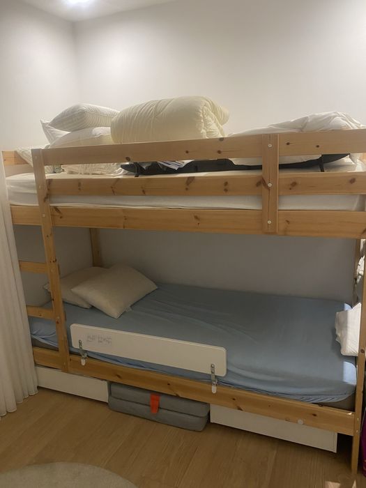 Beliche madeira Ikea com 2 colchões