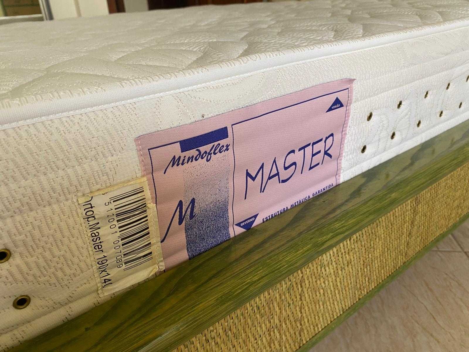 Cama e colchão de casal em bambu e rattan