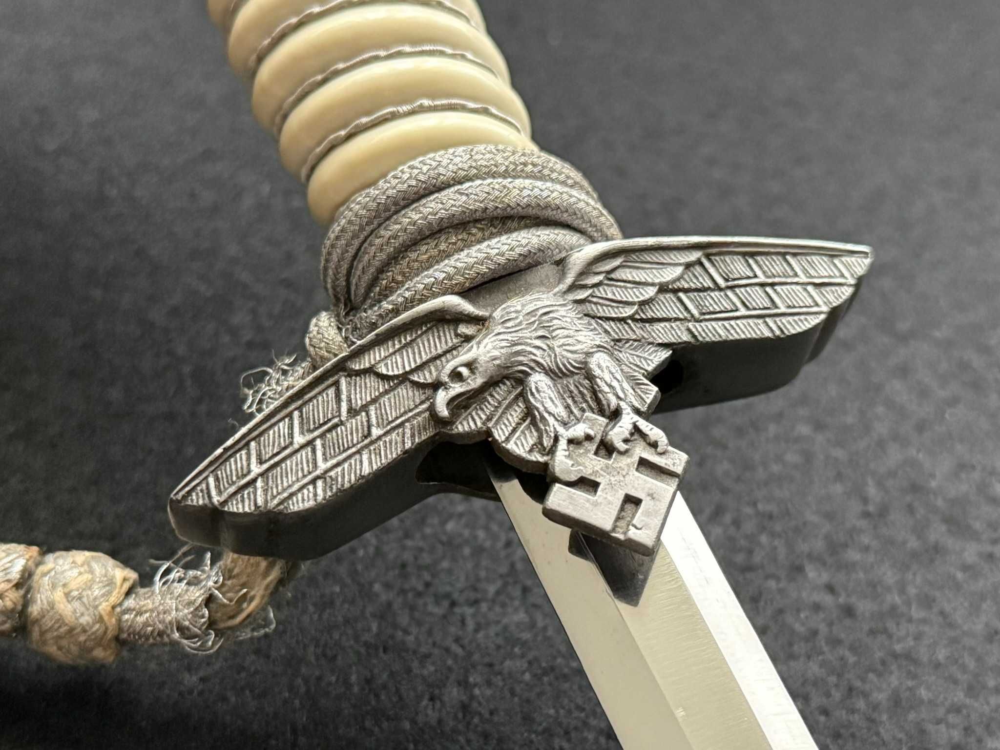 Kordzik Luftwaffe 2 Model “F.W Holler Solingen” z temblakiem I rapcie