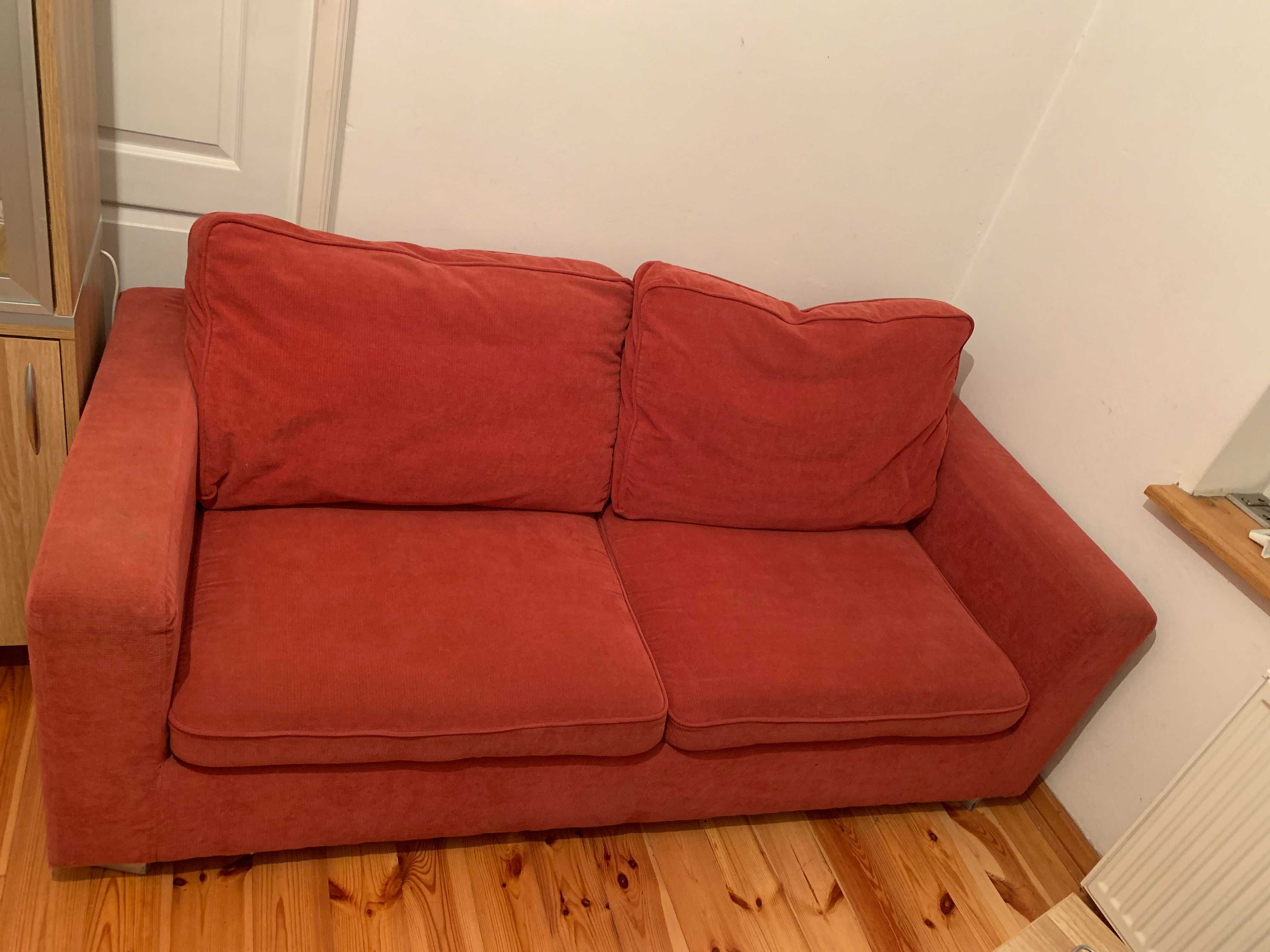 Czerwona kanapa trzyosobowa rozkładana+ dwa czerwone fotele do zestawu