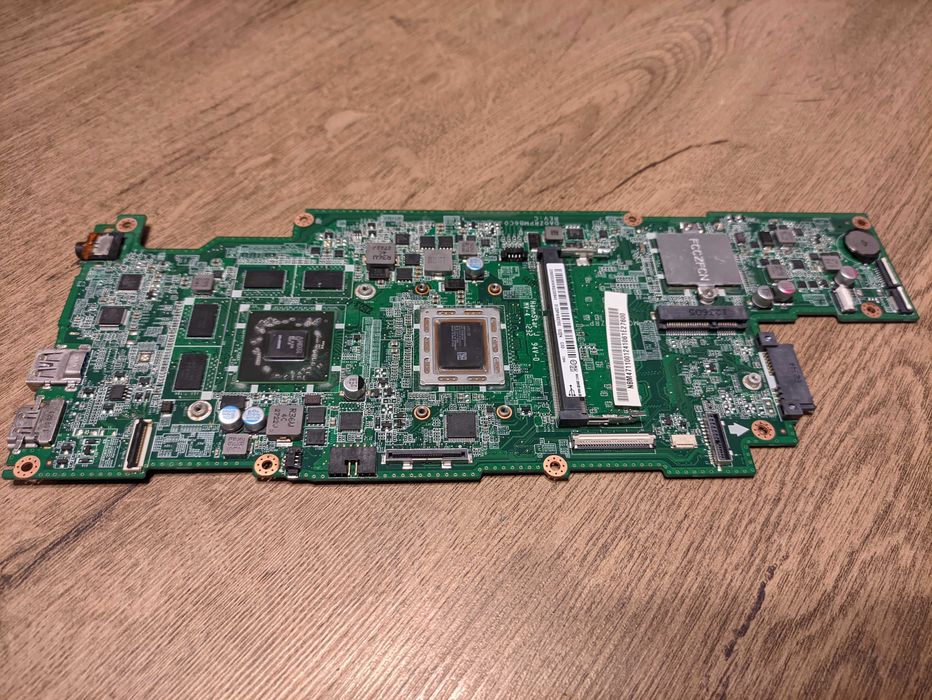 Продам ноутбук Acer Aspire V5-551G на запчасти