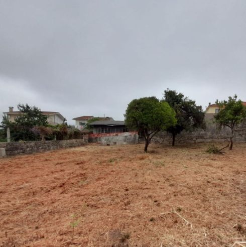 Moradia para recuperar e terreno com 2200 m2