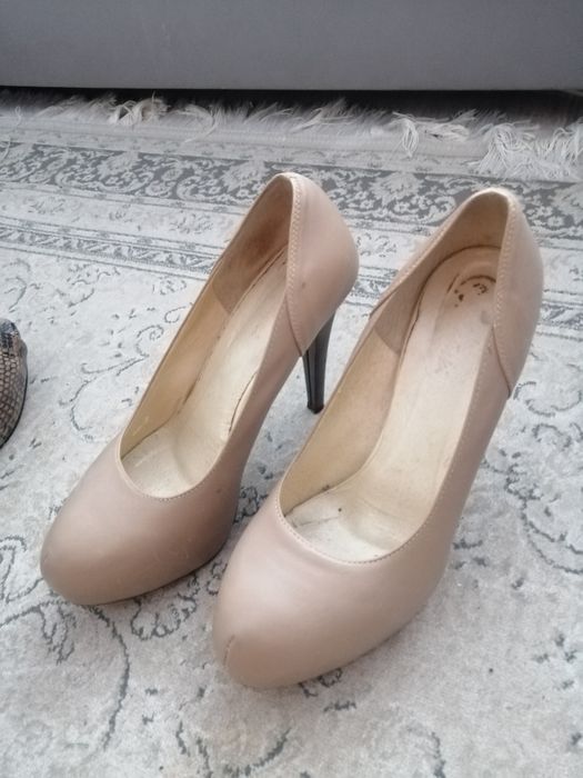 Buty że skóry na szpilce 2 para gratis