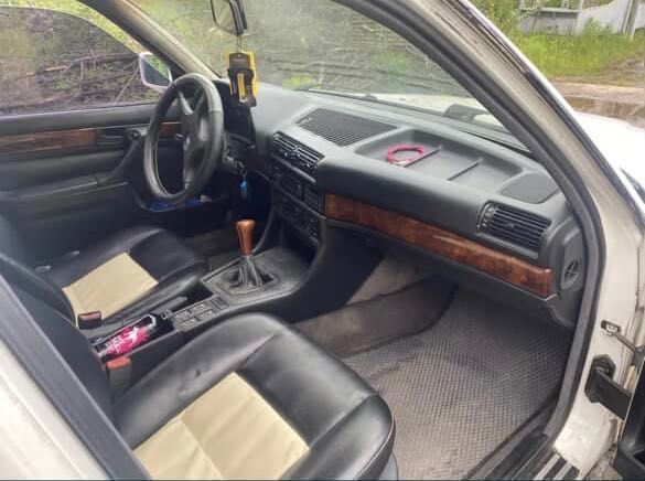 BMW 730i (E32) 1990 року, з двигуном M30B30 на 3.0 л, 188–190 к.с.