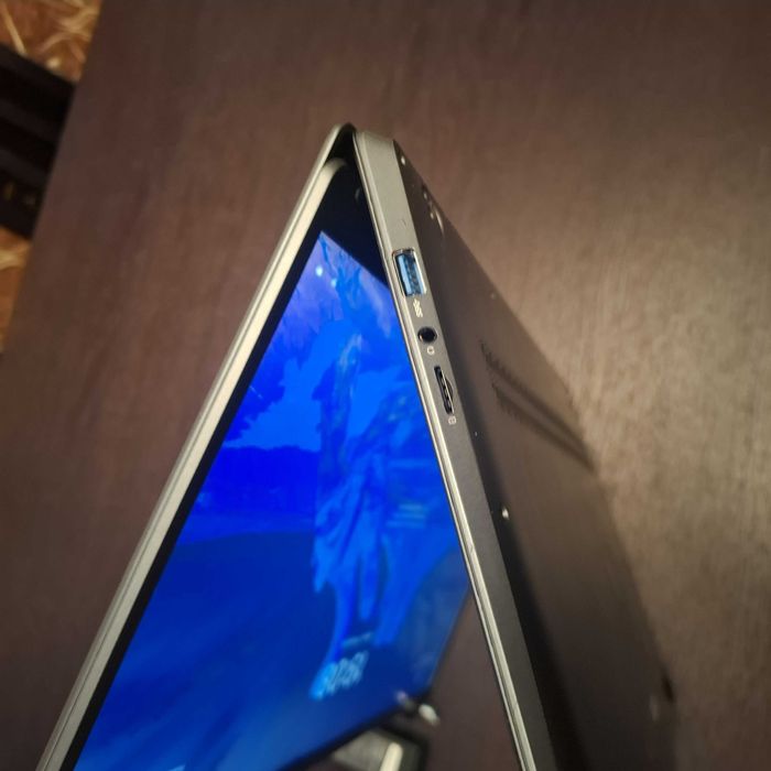 Laptop  Intel 11gen. 500Gb ssd m.2, 8 Gb ddr4 , 17,3 cale + ładowarka