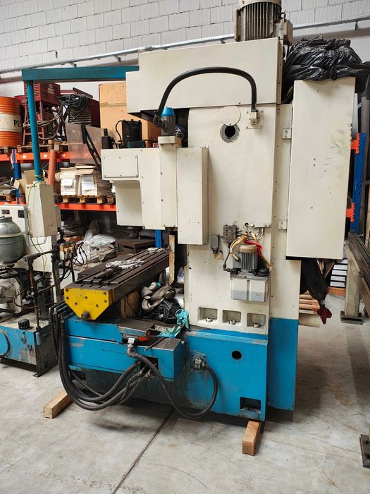 Frezarka Solidna baza do przeróbki na CNC . Mechanicznie sprawna