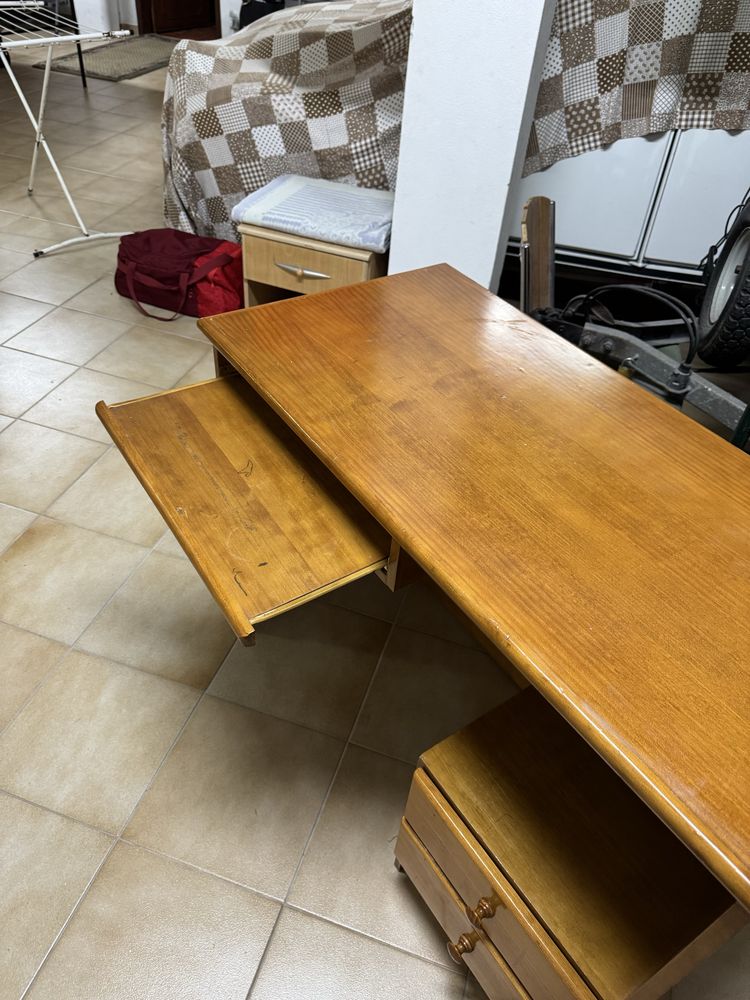 Secretaria em madeira maciça